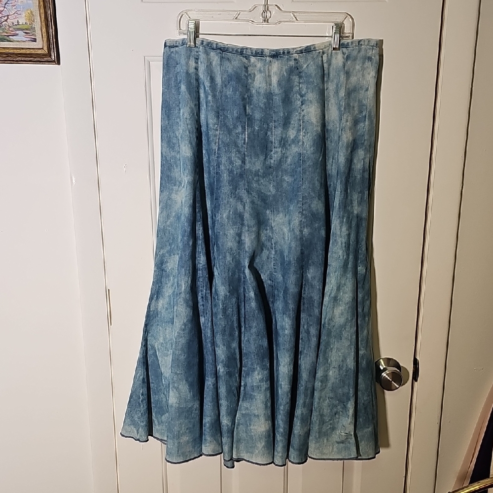 Blue Lightweight Denim Midi Skirt. Size 14. Flairs At Botton Cottagecore Tyi Die